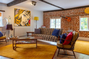 1960s Inspired City Centre Apartment for 4 with Parking